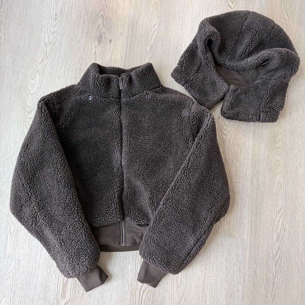 ALO Foxy Sherpa Jacket in Espresso, Size Small